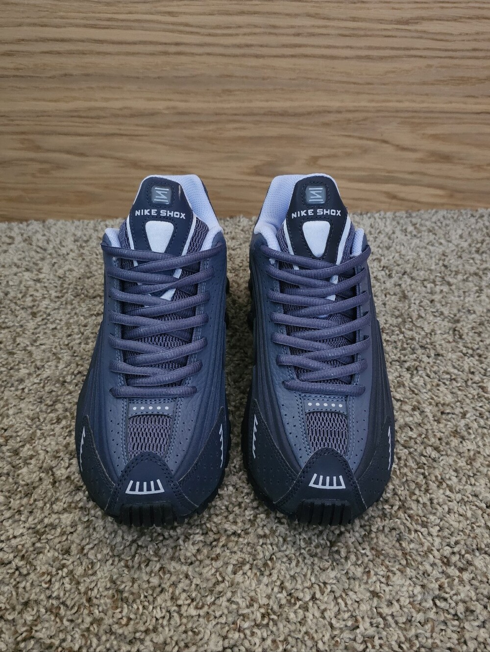 NIKE SHOX